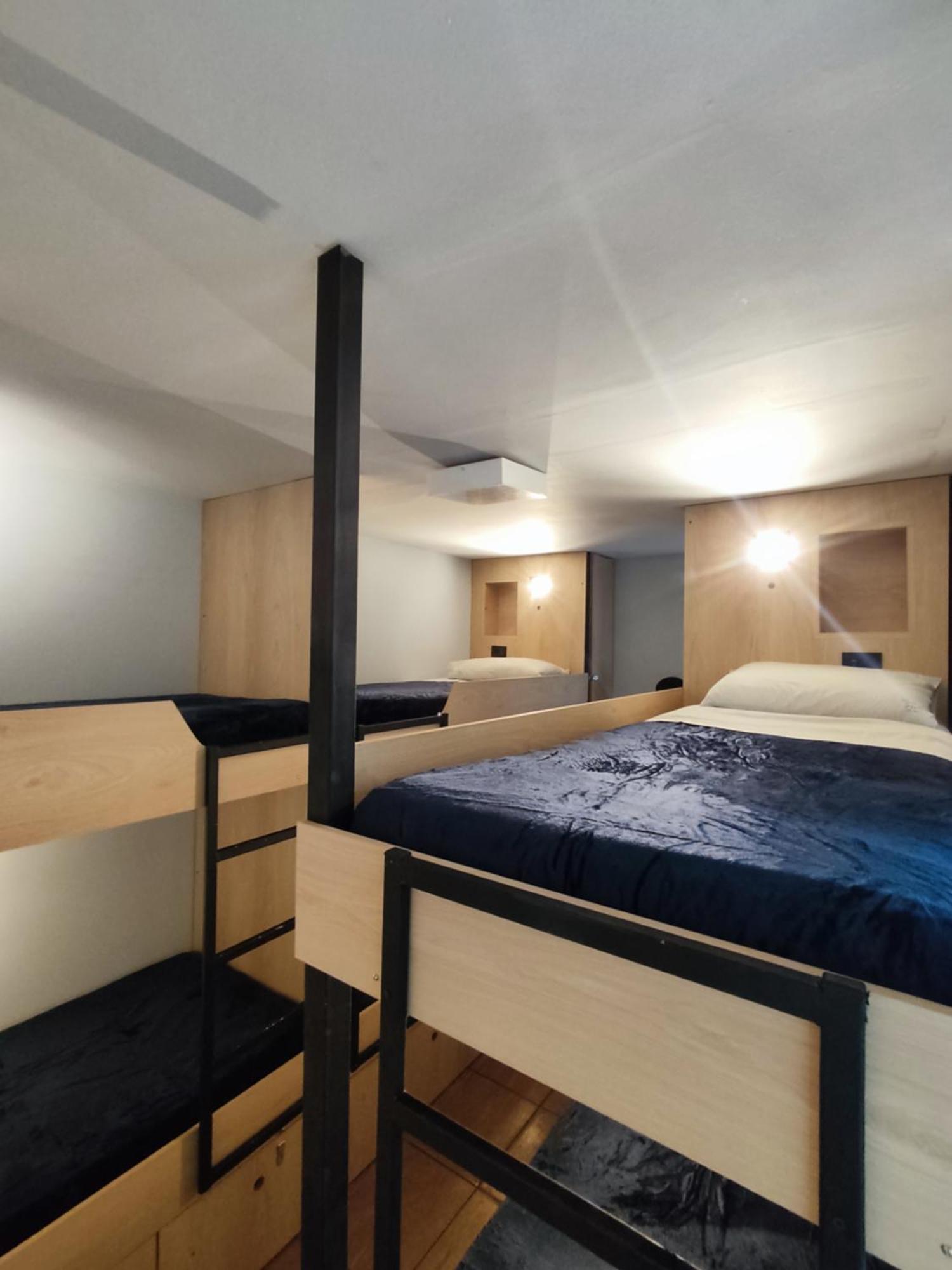 Bed 6-Bed Female Dormitory Room,1622883354:JPEG